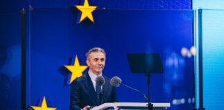 ბიძინა ივანიშვილი: ჩემი და ჩემი მეუღლის სახელით გილოცავთ დამდეგ შობა-ახალ წელს! გულითადად გისურვებთ მშვიდობას, კეთილდღეობას და ულევ სიხარულს – იმედი, მომავლის რწმენა და ბარაქა ყოფილიყოს თქვენს ოჯახებში