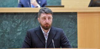 არჩილ გორდულაძე საკონსტიტუციო სასამართლოს სხდომაზე: კიდევ ერთხელ დადასტურდება, რომ ეს პარტიები სხვადასხვა სახელისა და ნომრის მქონეები კი არიან, მაგრამ რეალურად არიან ერთი განაყარი, ერთსა და იმავე განზრახვით მოქმედებენ