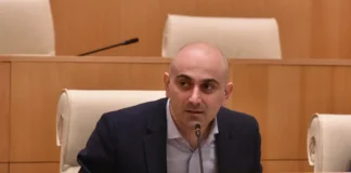 ალექსანდრე რაქვიაშვილი „ოპოზიციური ალიანსის“ დაანონსებულ აქციაზე: ვერ გავიგე რაზეა აქცია. მე არ მგონია 10 ათასი გამოვიდეს, მაგრამ 100 ათასი რომ გამოვიდეს, რას აკეთებენ? -იტყვიან, ყოჩაღ, დავანახეთ, ბევრი ვართ და დავიშალეთო?