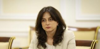 მაია ბითაძე “ზოომარტის” განცხადებაზე, რომ 2026 წლიდან აიკრძალება შინაური ცხოველების დაშვება დახურულ სავაჭრო სივრცეში: მივმართავ ზოომარტს, ან წარმოადგინოს მუხლი, რომლითაც ამგვარი რეგულაცია შედის ძალაში ან მოვითხოვ ოფიციალურად და საჯაროდ მოიხადოთ ბოდიში ცრუ ინფორმაციის მიზანმიმართულად გავრცელებისთვის