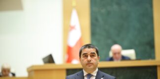 შალვა პაპუაშვილი – ჩვენ არ ვდგავართ ცალ ფეხზე, როგორც ეს ზოგიერთს სურდა, სხვის სახლში შეშვების ყელგამოწეული მსურველივით, არამედ ვდგავართ, როგორც საკუთარ სახლში მცხოვრები, ავის და კარგის გამრჩევი