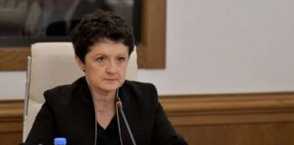 თეა წულუკიანი “გახარია-საქართველოსთვის” წევრებს: ყველა პოლიციელს ვთხოვ, ნუ მივცემთ მტრებს სალაპარაკოს, ხოლო გახარიას წინააღმდეგ განაჩენი უნდა აღსრულდეს იმიტომ, რომ ამას ამბობს სტრასბურგის სასამართლო და აქ რომ თითებს გვიქნევთ ჩამოიყვანეთ, რომ პასუხი აგოს კანონის წინაშე და მერე თავისუფალი ტრიბუნა უფრო დამაჯერებელი იქნება