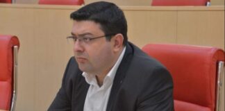 დიმიტრი სამსახაძე: ორსაათიანი ეთერიდან, სადაც მამუკა მდინარაძემ ოპონენტებს საჯარო ლექცია ჩაუტარა პოლიტიკასა და იურისპრუდენციაში, ამოიღეს ერთი ფრაზა, ისიც კონტექსტიდან ამოგლიჯეს უხეშად, შემდეგ ეს ამოგლეჯილი ფრაზაც გააყალბეს-ბრავო, ამის მეტი რომ ვერაფერი მოიფიქრეს