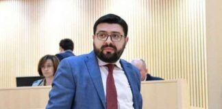 დიმიტრი სამხარაძე: შმაცური ტელევიზიების ისტერიას თუ აკვირდებით, რა დღეში არიან? ლილუაშვილმა სასამართლოში მოგვიგოო – ვერ წარადგინეთ სასამართლოში „უტყუარი მტკიცებულებები“ პროცესი რომ მოგეგოთ ლილუაშვილთან, თუ არ გაწყობდათ? ამანაც სიმბოლური 1 ლარი მოითხოვა! ორივე მხარეს ხომ არ გაწყობდათ?