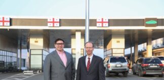 აშშ-ის საელჩოს ინფორმაციით საქართველოში ვიზიტით მყოფი სახელმწიფო დეპარტამენტის უფროსი მრჩეველი ჯონათან ასკონასი საქართველოს საგარეო საქმეთა სამინისტროს და მთავრობის ადმინისტრაციის წარმომადგენლებს შეხვდება