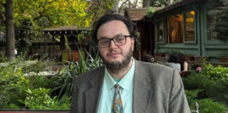 რევაზ კარანაძე: რომან გოცირიძე, რომელმაც ჩვენი დიდი ბებია-ბაბუების დანაზოგი მიითვისა, ამბობს, რომ თურმე ფასების დაწევა არის რეპრესიები- შენი დანაშაულებების გამო, შენ უნდა იყო რეპრესიების მოწინავე რიგში, რადგან შენი ეკონომიკური ხედვების ბრალია ის, რაც დღეს ქვეყანაში ხდება