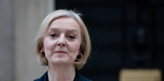 ლიზ ტრასი: 10 წელი ბრიტანეთის მთავრობაში გავატარე, ამ გამოცდილებამ, განსაკუთრებით კი, პრემიერ-მინისტრობის პერიოდმა დამარწმუნა, რომ ბრიტანული სისტემა ფუნდამენტურად დანგრეულია – მინისტრები მარიონეტების მსგავსად მოქმედებენ