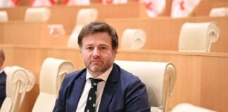 თორნიკე ჭეიშვილი გახარიას პარტიის ინიციატივაზე: გეყოთ იმის სითამამე თქვათ, რომ თქვენი პროექტის მიხედვით, “მოლოტოვის კოქტეილის” მსროლელიც პოტენციურად დაქვემდებარებულია ამნისტიას – ეს იმ კამპანიიდან არის, ზოგიერთი დიპლომატიური მისია რომ ცდილობდა “მოლოტოვის კოქტეილის” სროლის რომანტიზებას