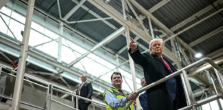 ამერიკული მედია: ფორდის ქარხნის თანამშრომელი, რომელიც ტრამპის „პედოფილის დამცველად“ მოხსენიებისთვის სამსახურიდან გაათავისუფლეს, „არ ნანობს“ პრეზიდენტის „შერცხვენას“