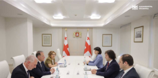 ირაკლი კობახიძე: იტალიის რესპუბლიკის საგარეო საქმეთა მინისტრის მოადგილე ედმონდო ჩირიელისთან შეხვედრაზე განვიხილეთ ორმხრივი ურთიერთობები და შესაძლებლობები, რათა კიდევ უფრო გავაღრმაოთ საქართველოსა და იტალიას შორის პოლიტიკური და ეკონომიკური თანამშრომლობა