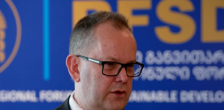 იან პრაუდი: ჩვენ სხვა ქვეყნებს ვასწავლით ღირებულებებსა და სიტყვის თავისუფლებას, შემდეგ კი სანქციებს ვუწესებთ იმ ქვეყნების მედია კომპანიებს, რომელთა პოლიტიკასაც არ ვეთანხმებით. ეს ფაქტობრივად სიტყვის თავისუფლების შეზღუდვაა