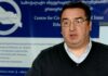 განათლების მკვლევარი შალვა ტაბატაძე მისაღები გამოცდების შედეგების შესახებ ატეხილ აჟიოტაჟზე ვრცელ ანალიზს აქვეყნებს. მისი თქმით, 2025 წელთან შედარებით საბაკალავრო პროგრამებზე ჩარიცხულთა საერთო რაოდენობა მკვეთრად არ შემცირებულა. ამასთან, ამბობს, რომ 2026 წელს სახელმწიფოს დაფინანსებით დაახლოებით 2000-ით მეტი სტუდენტი ისწავლის