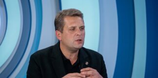 ლადო სადღობელაშვილი: ანა წითლიძე, რომელიც ასოცირდება ზუგდიდში გოროზია-ახალაიას კლანურ მმართველობასთან, დღეს „მორალურ ავტორიტეტად“ გვევლინება. საზოგადოებას ახსოვს, რა მემკვიდრეობას ატარებს ის პოლიტიკური გუნდი, რომლის სახელითაც ის შუშის სასახლესთან აქციებს აანონსებს