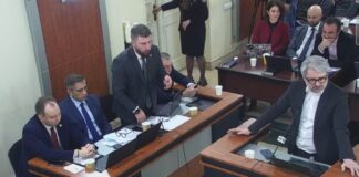 არჩილ გორდულაძე ნიკა გვარამიაზე: ბატონო მოსამართლევ, ახლა ჩვენ აქ ვისმენთ ერთ-ერთი მხარის წარმომადგენლის ბენეფისს. ჩვეულებრივ პოლიტიკურ განცხადებებს აკეთებს. ეს არის თავისი პოზიციის დაფიქსირება, შეფუთული ვითომ შუამდგომლობით