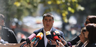 შალვა პაპუაშვილი: ჩვენ რომ ვამბობთ, რომ ევროკავშირს მიაქანებენ ცივილიზაციური უფსკრულისკენ, ევროპარლამენტი უკვე იქ იმყოფება. იმისთვის, რომ ღირსად ჩავთვალოთ, რომ რამენაირად განხილვის საგანი იყოს, ჯერ ამ ცივილიზაციური უფსკრულიდან უნდა ამოვიდეს ევროპარლამენტი და შემდეგ შეიძლება, რაიმე წონა შეიძინოს მათმა საუბარმა